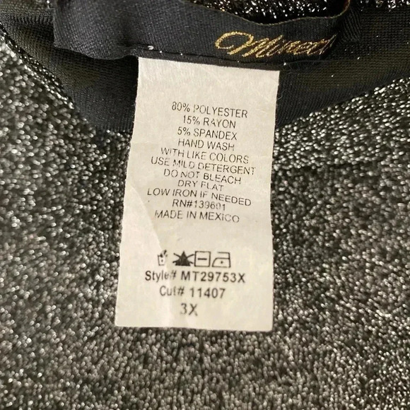 🆕Cut Out High Neck Form Glitter Top 3X🆕 - Picture 7 of 7